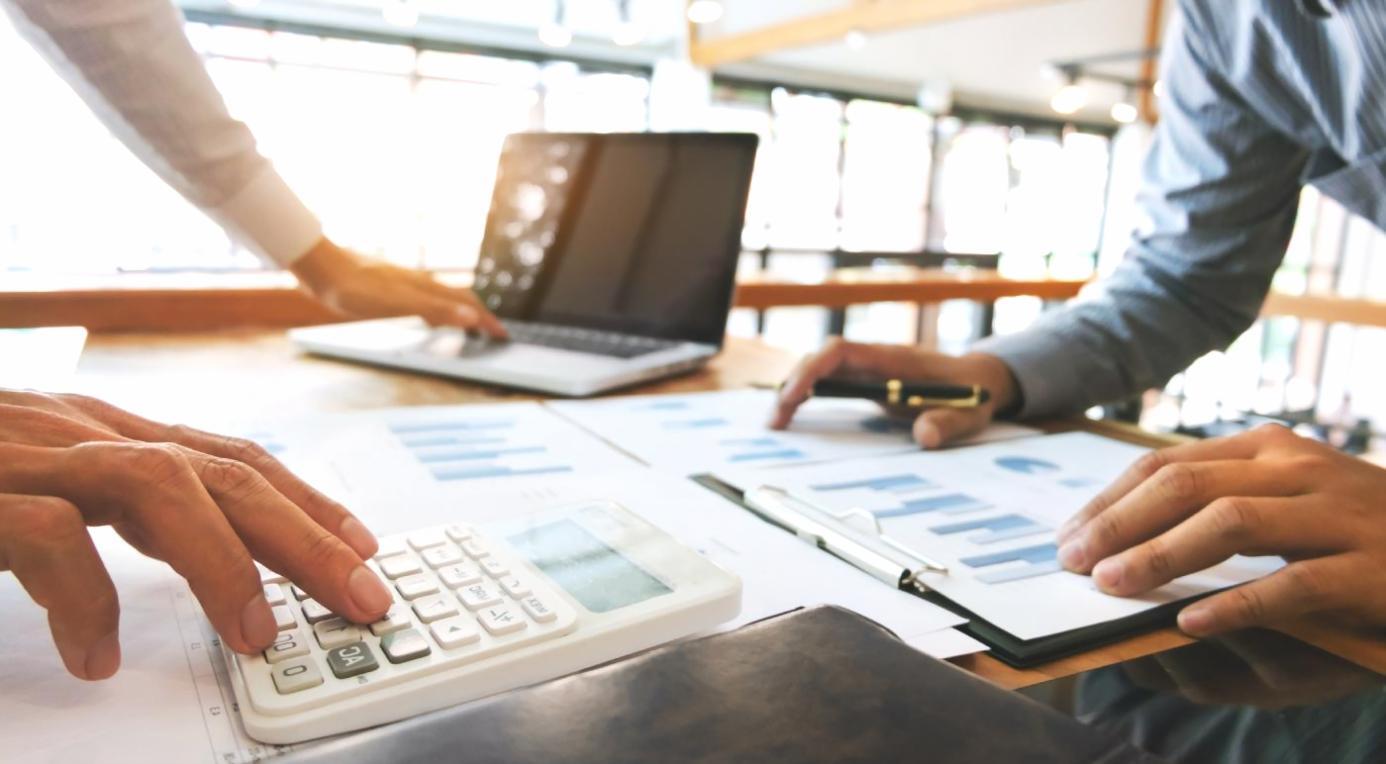 Équipe de conseillers financiers à votre écoute